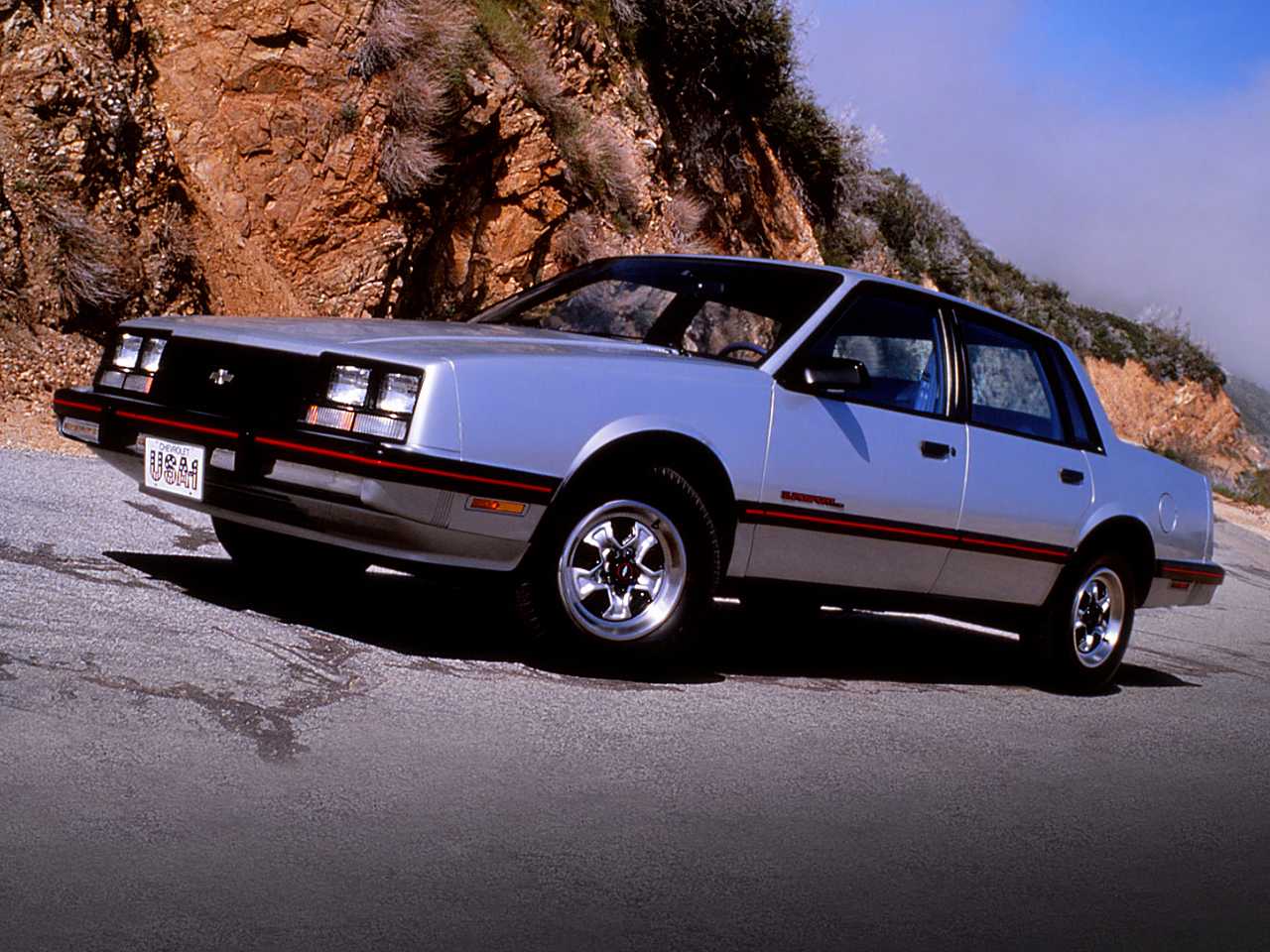 Иномарка американка 7. Chevrolet Celebrity 1985. Шевроле Монте Карло 1984. Шевроле селебрити 1984. Chevrolet Celebrity 1982.