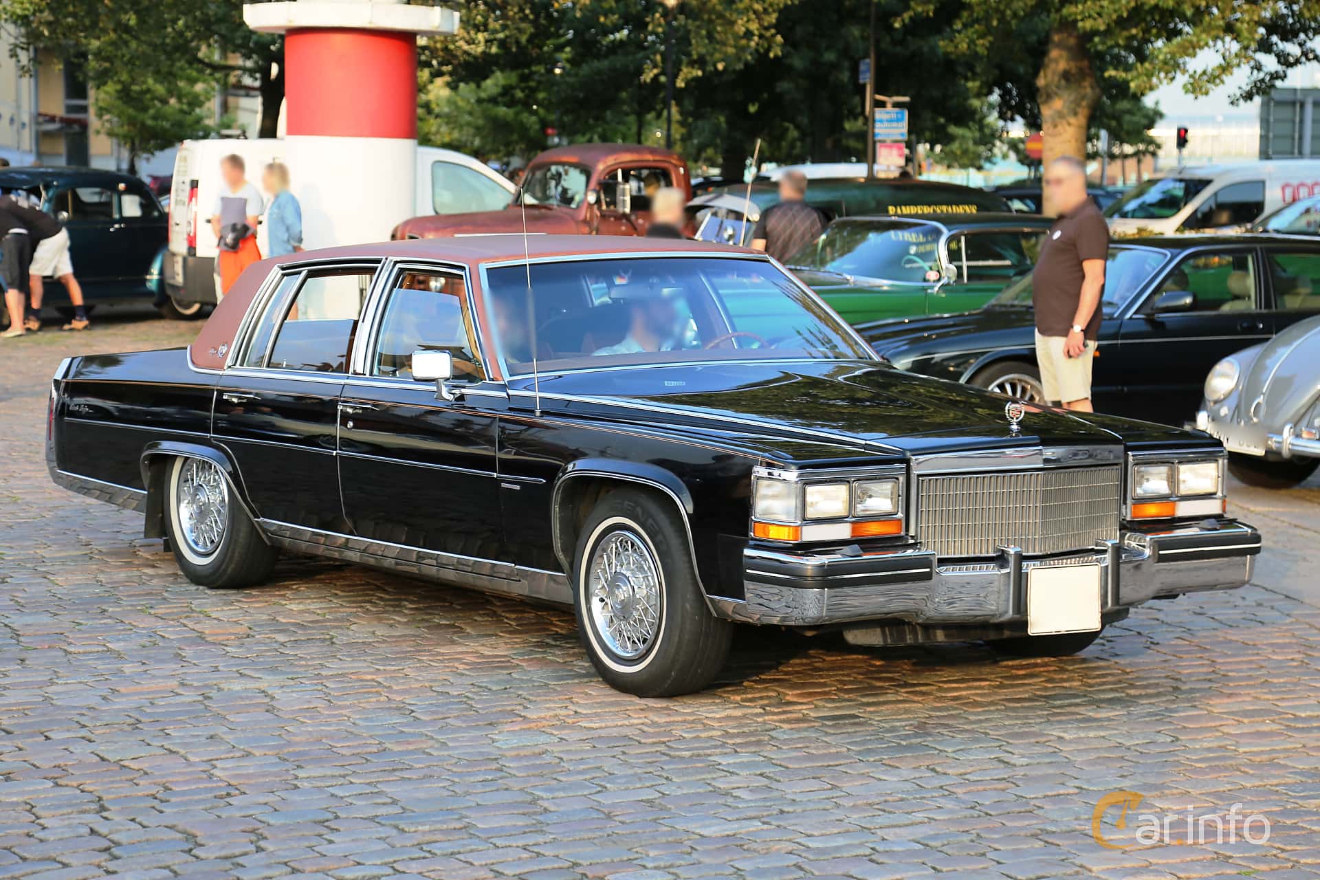 Cadillac Fleetwood Brougham 5.7 V8 2nd Generation Facelift