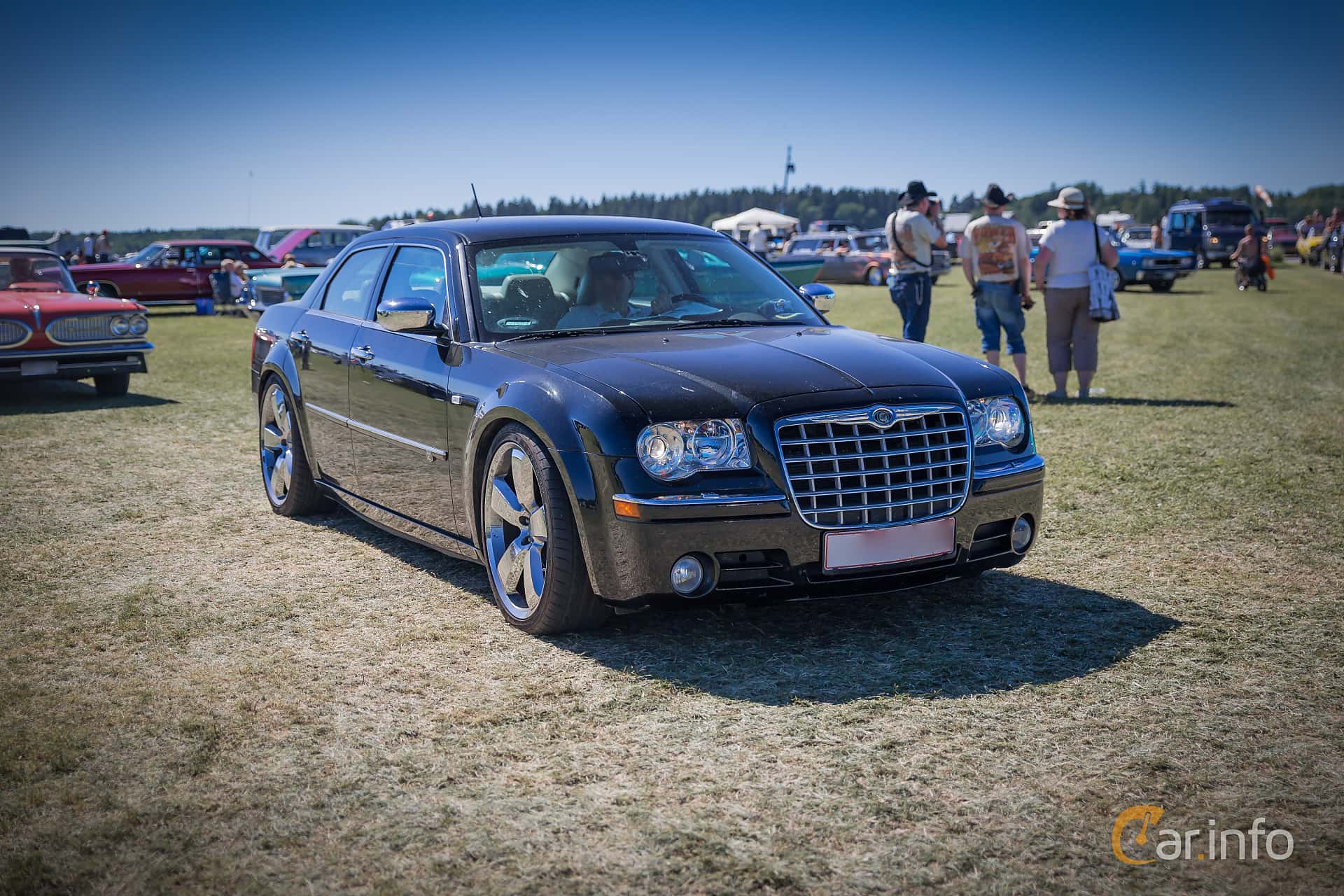 chrysler-300c-front-side-power-big-meet-2015-1-131757.jpg