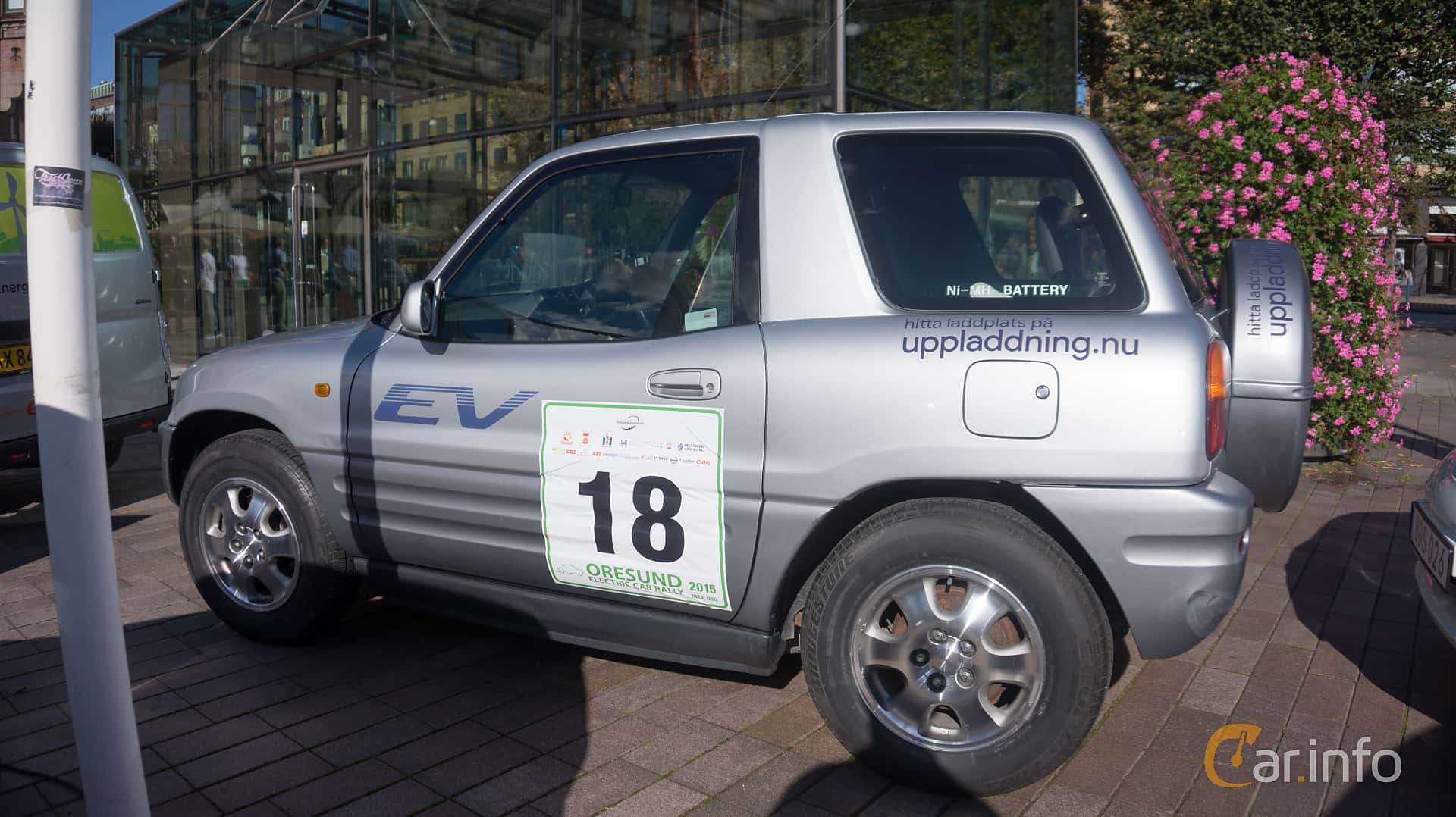 toyota-rav4-3-door-side-oresund-electric-car-rally-2015-stopp-2-1-188836.jpg