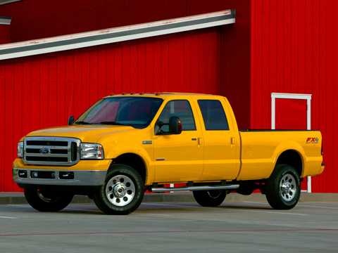 Front/Side  of Ford F-350 Crew Cab 6.0 V8 Power Stroke 4x4 TorqShift, 330hp, 2005 