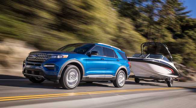 Front/Side  of Ford Explorer Hybrid 4WD SelectShift, 322hp, 2020 