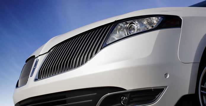 Close-up of Lincoln MKT 3.5 V6 EcoBoost AWD SelectShift, 370hp, 2013 