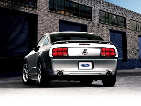Back/Side of Ford Mustang GT Automatic, 304hp, 2005 