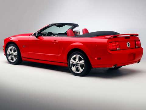 Back/Side of Ford Mustang GT Convertible Manual, 304hp, 2005 