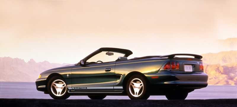 Bak/Sida av Ford Mustang SVT Cobra Convertible Manuell, 309hk, 1996 