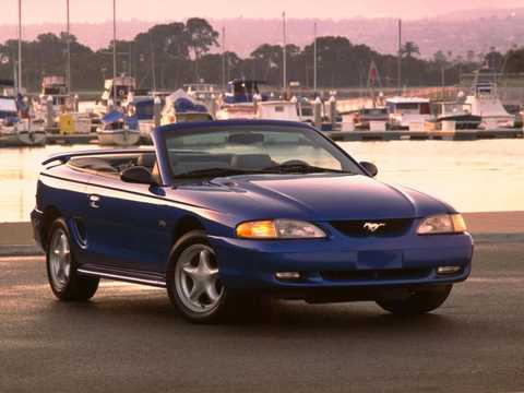 Front/Side  of Ford Mustang GT Convertible  218hp, 1996 