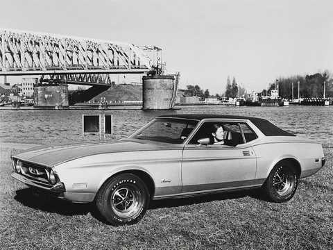 Fram/Sida av Ford Mustang Grandé 5.0 V8 213hk, 1971 