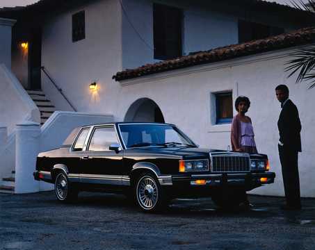 Front/Side  of Ford Granada 2-door 1981 