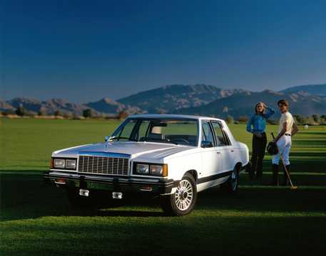 Fram/Sida av Ford Granada 4-dörrars 1981 