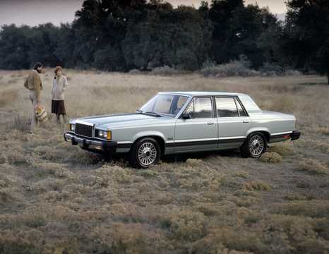 Fram/Sida av Ford Granada 4-dörrars 1981 