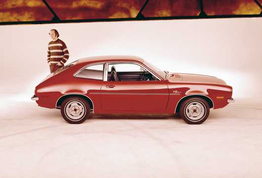 Sida av Ford Pinto 2-dörrars 1972 