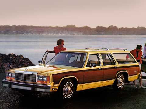 Front/Side  of Ford LTD Country Squire 5.0 V8 Automatic, 132hp, 1981 