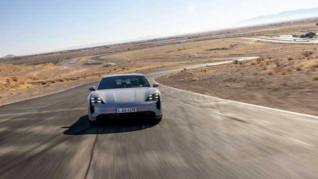 Fram av Porsche Taycan GTS Direct Drive/Automatic, 598hk, 2022 