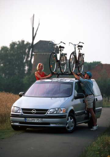 Fram/Sida av Opel Sintra 2.2 16V Manuell, 141hk, 1997 