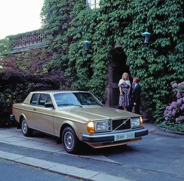 Fram/Sida av Volvo 262 C 2.7 V6 Automatisk, 140hk, 1978 