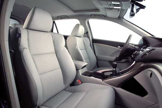 Interior of Honda Accord Tourer 2.4 i-VTEC Manual, 201hp, 2009 