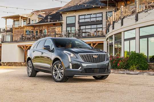 Front/Side  of Cadillac XT5 3.6 V6 AWD Automatic, 314hp, 2020 