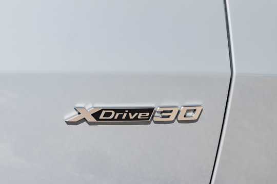Närbild av BMW iX2 xDrive30, 313hk, 2024 
