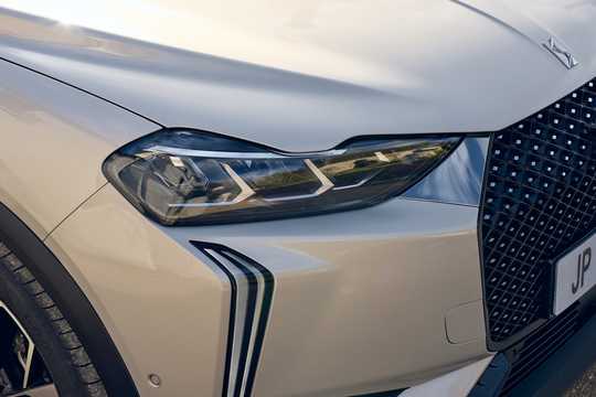 Close-up of DS DS 3 HYBRID eDCT, 136hp, 2024 