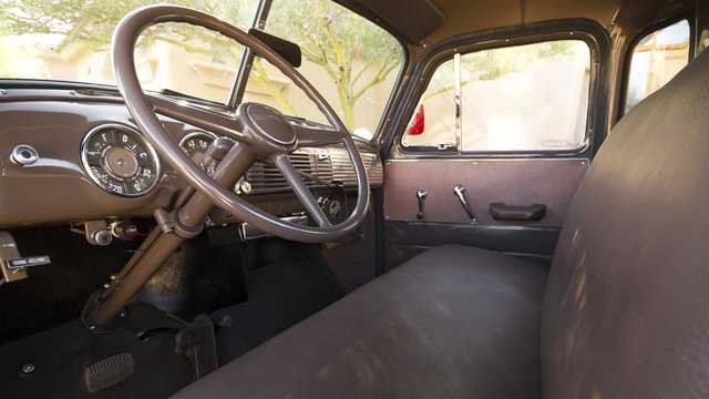 Interior of Chevrolet 3100 3.5 Manual, 93hp, 1953 