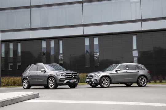 Front/Side  of Mercedes-Benz GLE 350 de 4MATIC 9G-Tronic, 306hp, 2020 