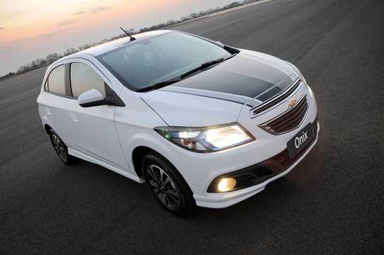 Front/Side  of Chevrolet Onix 1.4 E85 Manual, 106hp, 2012 