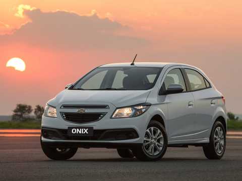 Front/Side  of Chevrolet Onix 1.4 E85 Manual, 106hp, 2014 