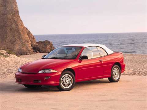 Front/Side  of Chevrolet Cavalier Z24 Convertible 2.4 152hp, 1998 