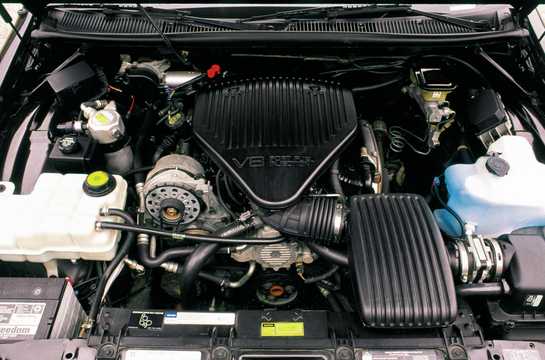 Engine compartment  of Chevrolet Impala SS 5.7 V8 Hydra-Matic, 264hp, 1995 