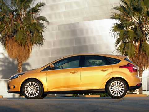 Side  of Ford Focus 2012 