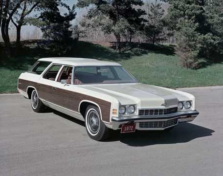 Front/Side  of Chevrolet Kingswood Estate 1972 