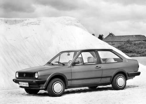 Front/Side  of Volkswagen Polo Classic 1.3 Manual, 55hp, 1985 