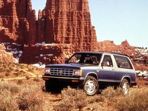 Front/Side  of Chevrolet T-10 Blazer 2.8 V6 TBI 4WD 126hp, 1986 