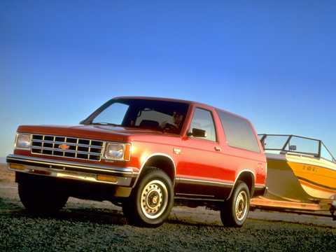 Fram/Sida av Chevrolet T-10 Blazer 2.8 V6 4WD 117hk, 1985 