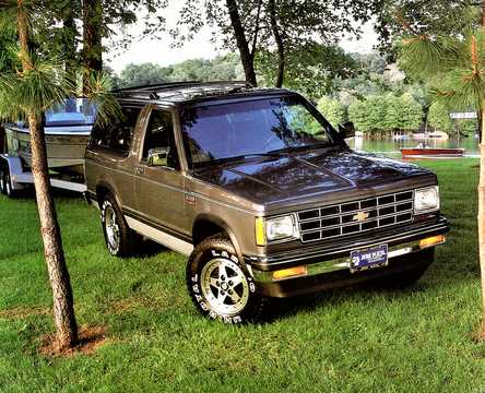 Fram/Sida av Chevrolet T-10 Blazer 2.8 V6 4WD 117hk, 1985 