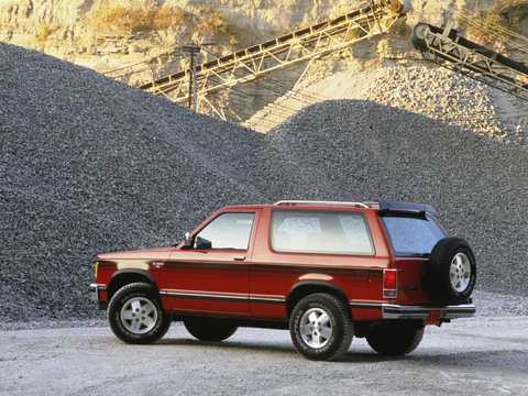 Back/Side of Chevrolet T-10 Blazer 2.8 V6 4WD 117hp, 1985 