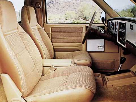 Interiör av Chevrolet T-10 Blazer 2.8 V6 TBI 4WD 126hk, 1986 