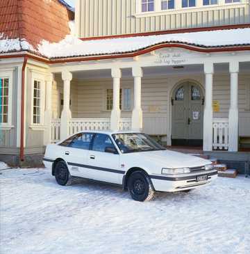 Fram/Sida av Mazda 626 Halvkombi 1990 