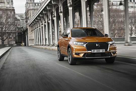 Front/Side  of DS 7 Crossback E-Tense 225 EAT, 224hp, 2021 