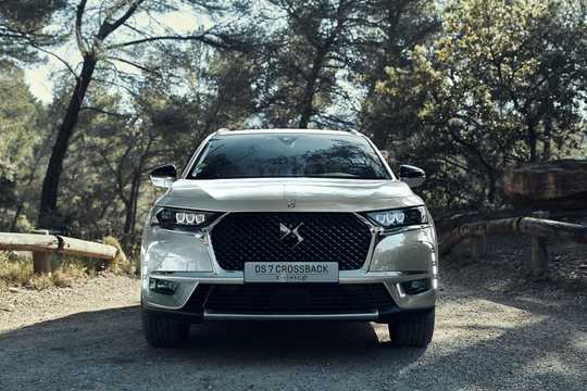 Front  of DS 7 Crossback E-Tense 225 EAT, 224hp, 2021 