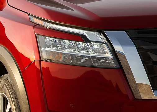 Close-up of Nissan Pathfinder 3.5 V6 4WD Automatic, 288hp, 2022 