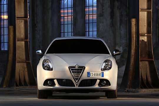 Front  of Alfa Romeo Giulietta 2014 