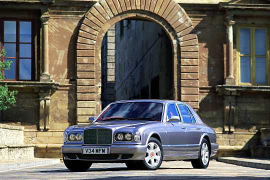 Front/Side  of Bentley Arnage Red Label 6.75 V8 Automatic, 405hp, 1999 
