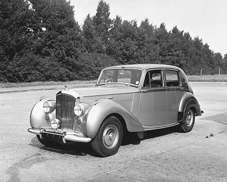 Front/Side  of Bentley Mark VI 4.3 Manual, 130hp, 1946 