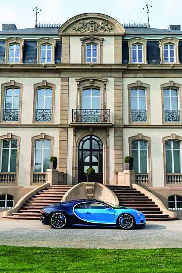 Side  of Bugatti Chiron 8.0 W16 DSG Sequential, 1521hp, 2016 