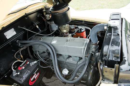 Engine compartment  of Chevrolet Fleetmaster Cabriolet 3.5 Manual, 91hp, 1947 
