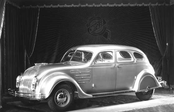 Fram/Sida av Chrysler Airflow Sedan 6.5 Manuell, 124hk, 1934 