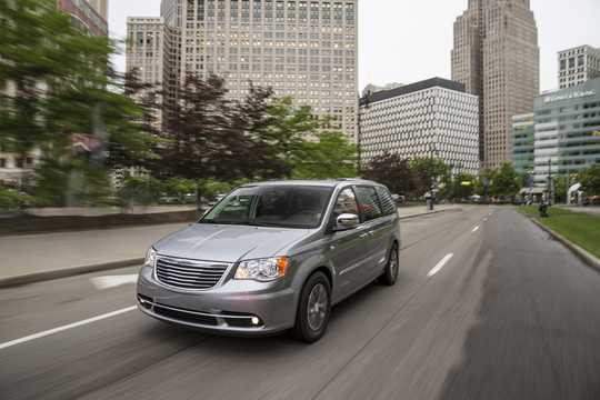 Front/Side  of Chrysler Town & Country 3.6 V6  Pentastar Automatic, 287hp, 2014 