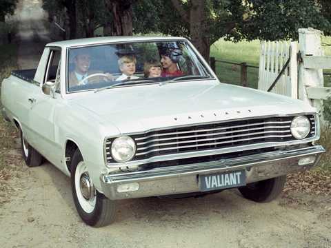 Fram/Sida av Chrysler Valiant Wayfarer 1968 